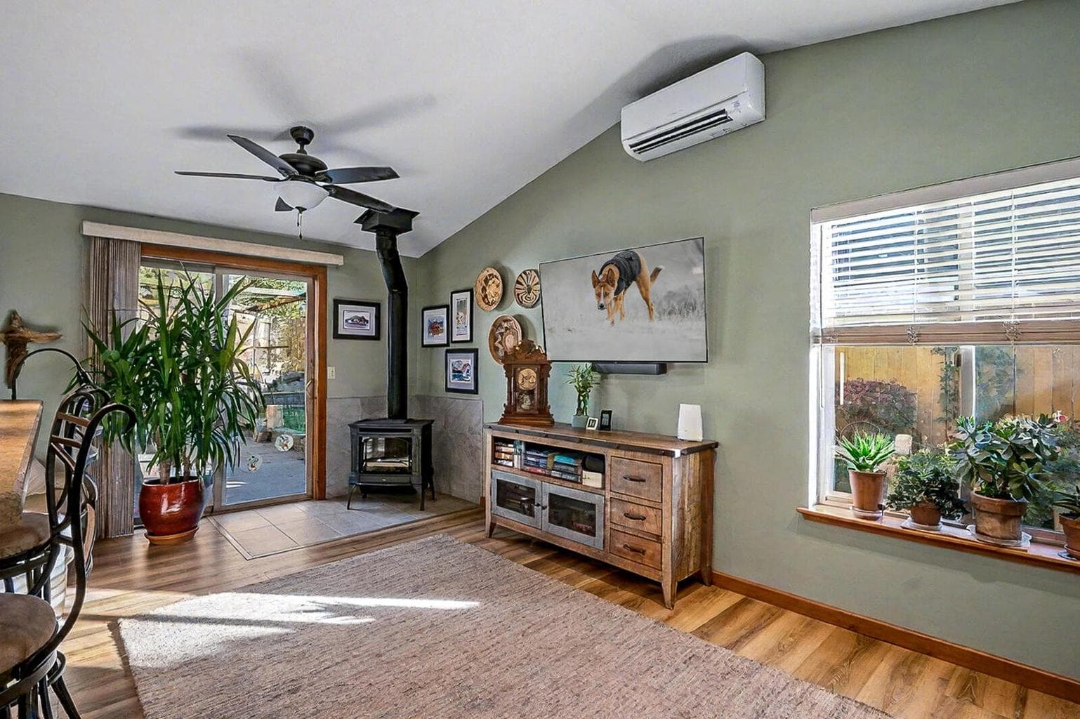 Photo of 2976 NE Bluebell Lane 6 of 34