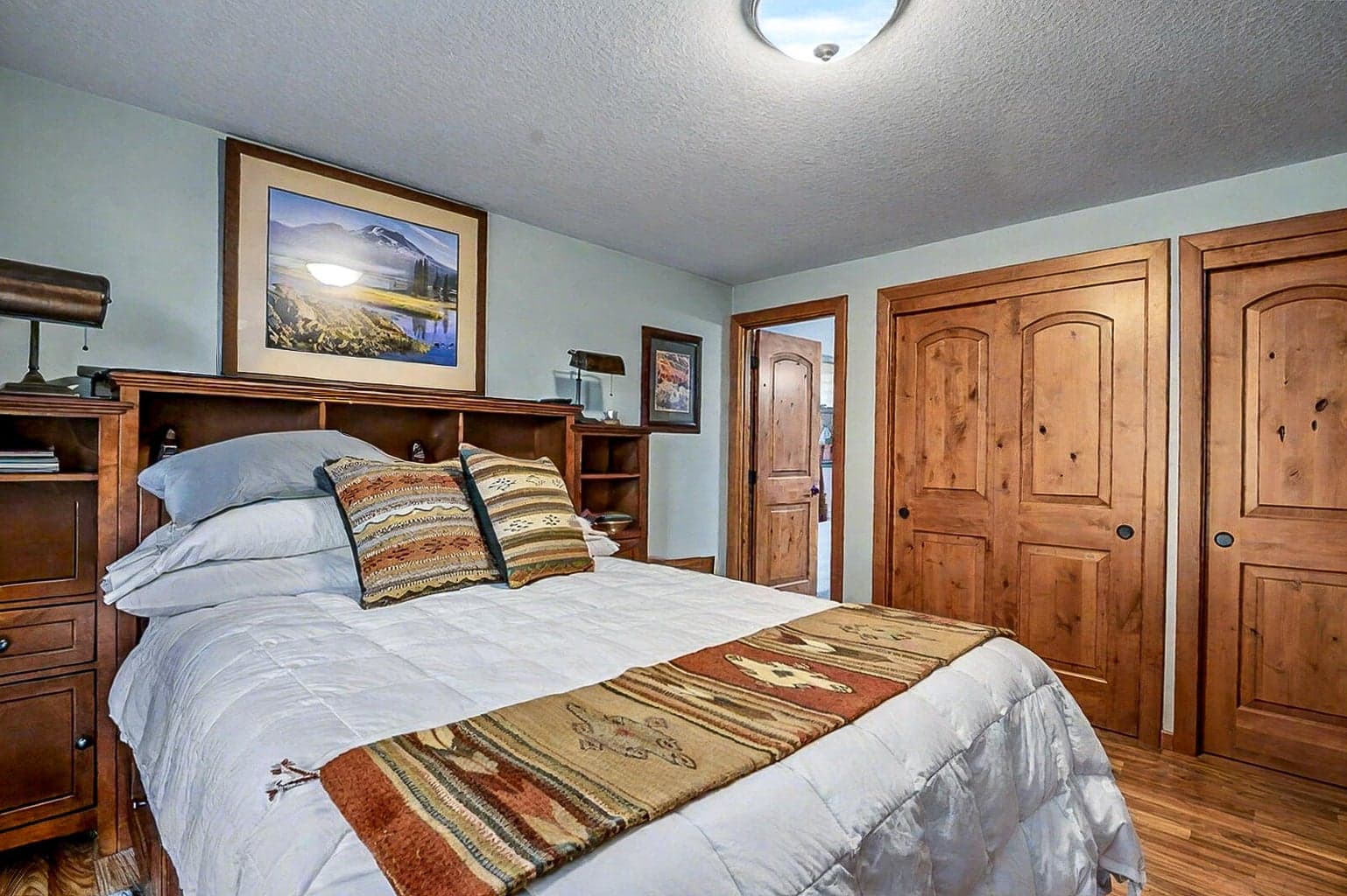 Photo of 2976 NE Bluebell Lane 17 of 34