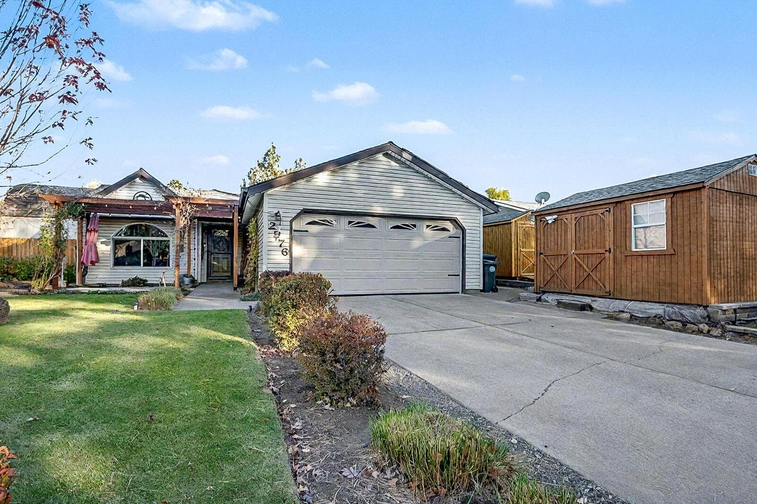 Photo of 2976 NE Bluebell Lane 25 of 34