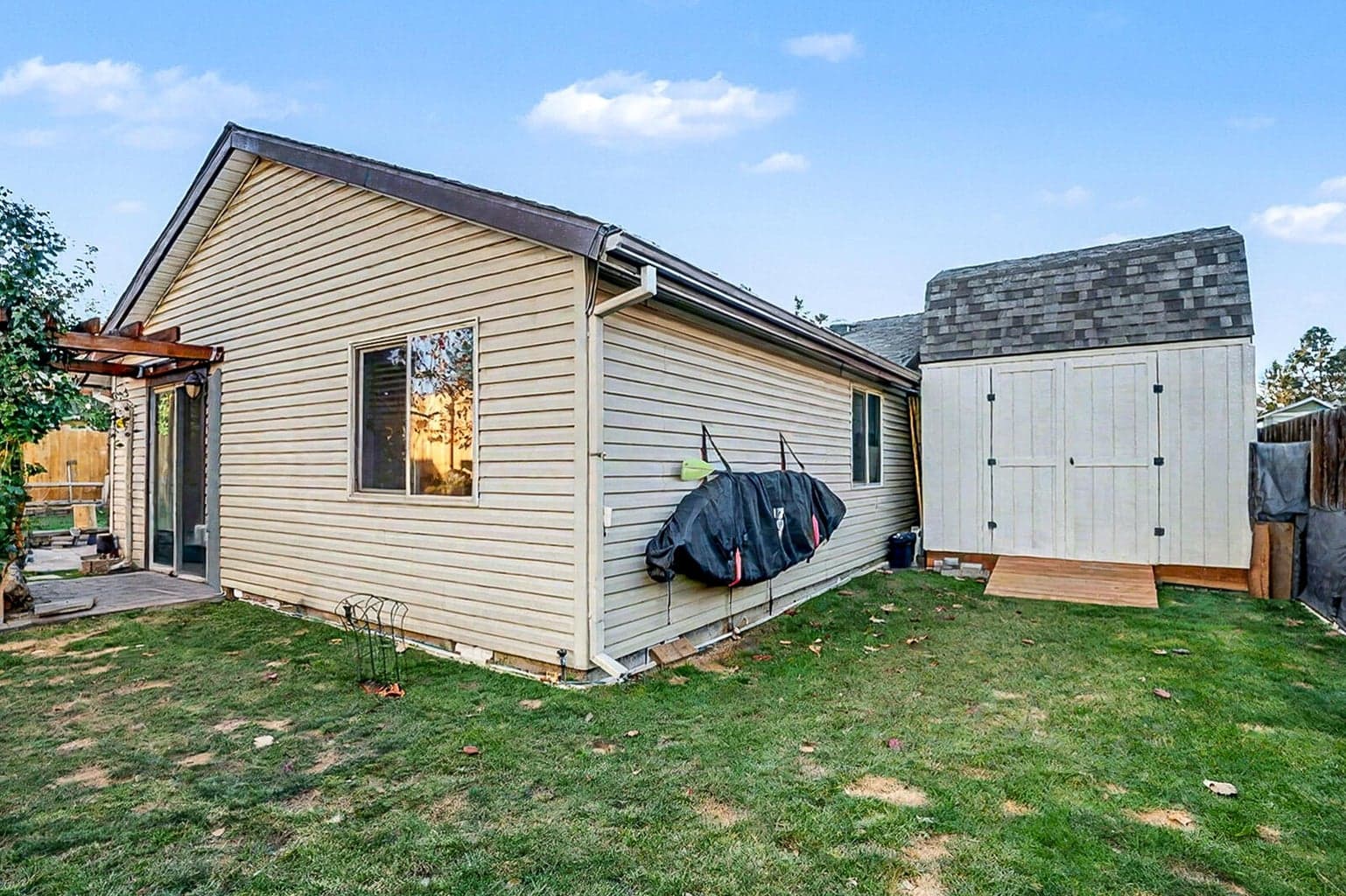 Photo of 2976 NE Bluebell Lane 33 of 34