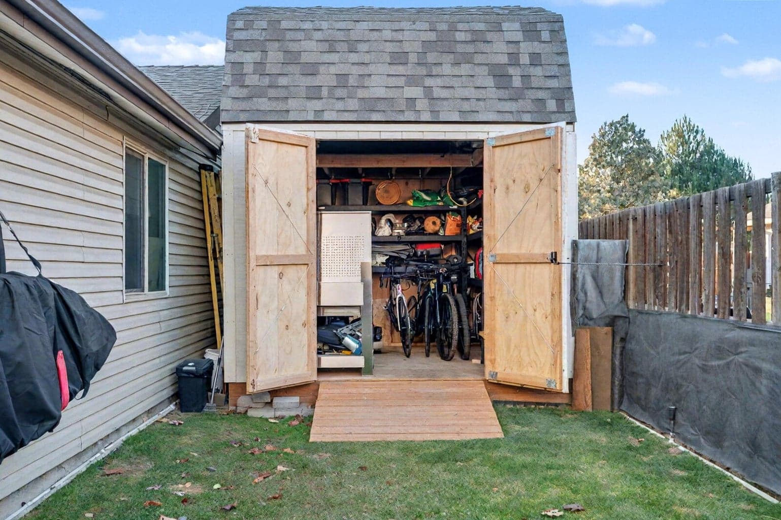 Photo of 2976 NE Bluebell Lane 34 of 34