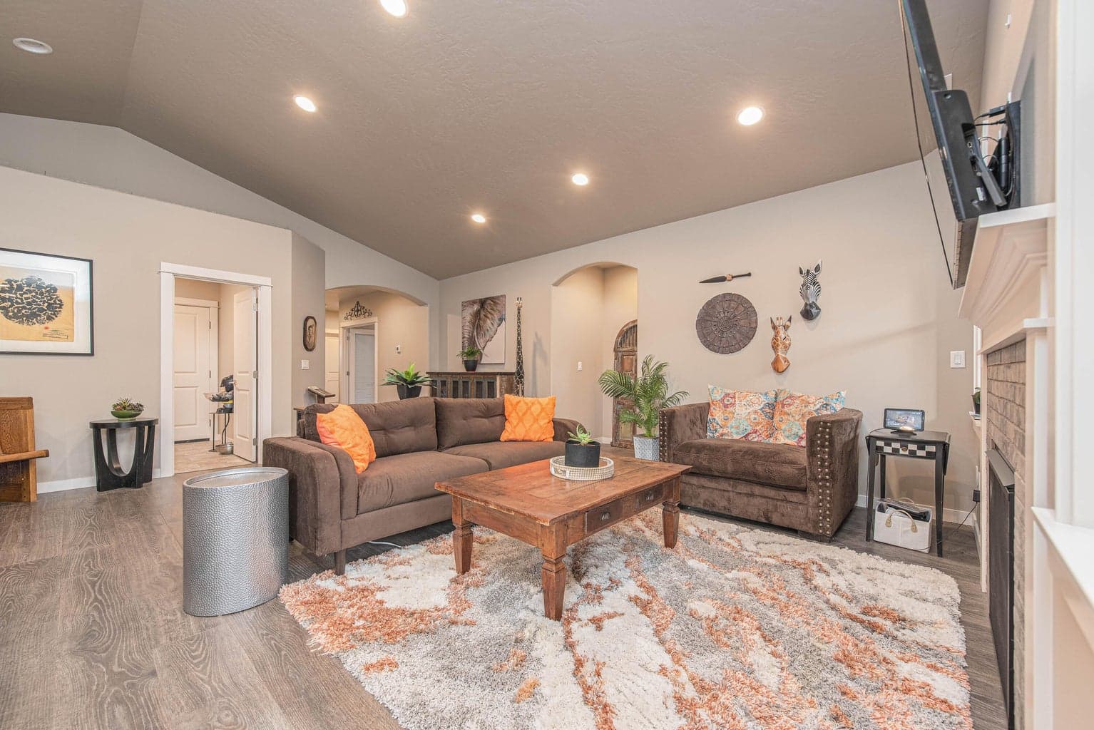 Large great room with vaulted ceilings