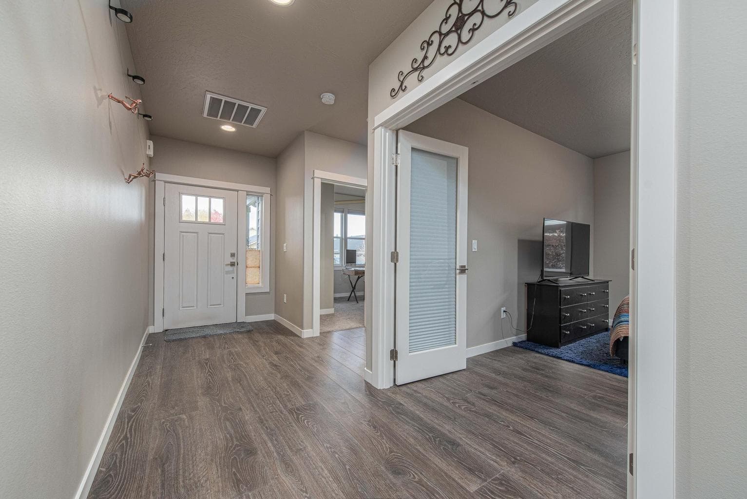 Wide Entry way hall