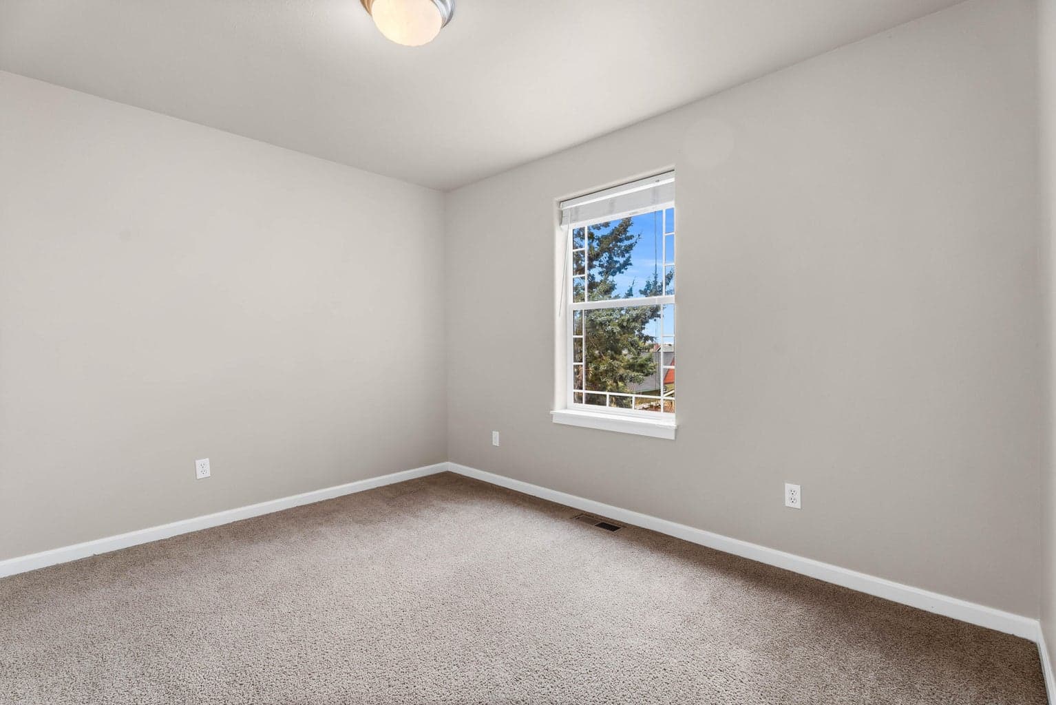 Photo of 2880 NE Rainier Drive 26 of 51