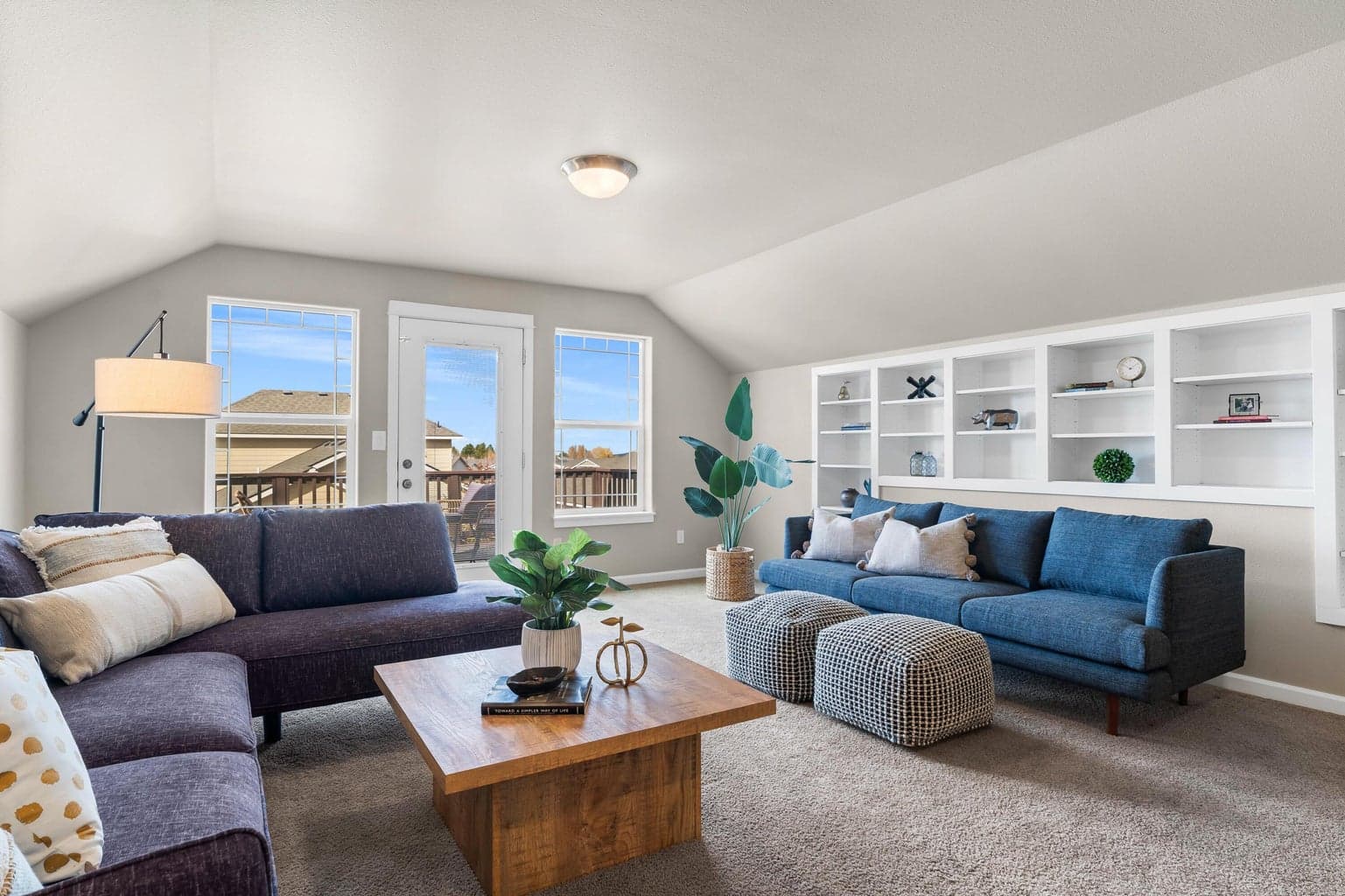 Photo of 2880 NE Rainier Drive 7 of 51