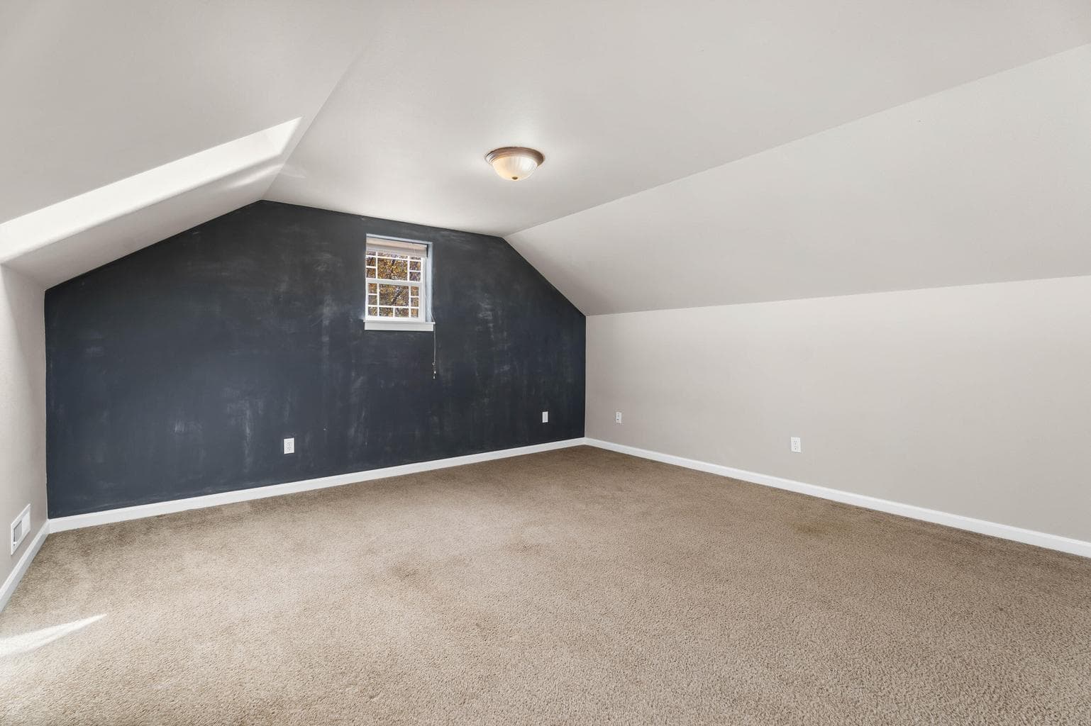 Photo of 2880 NE Rainier Drive 12 of 51