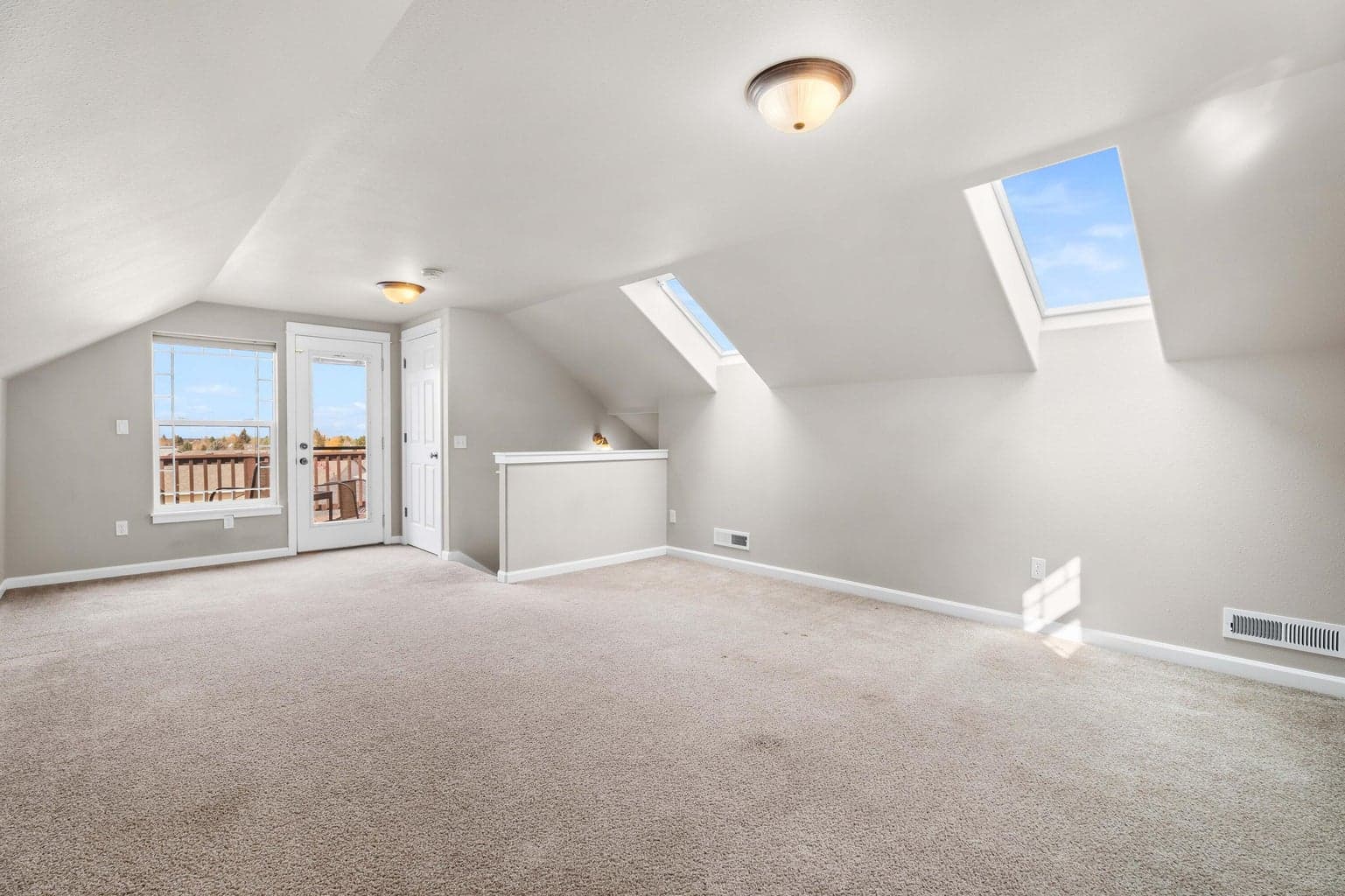 Photo of 2880 NE Rainier Drive 10 of 51