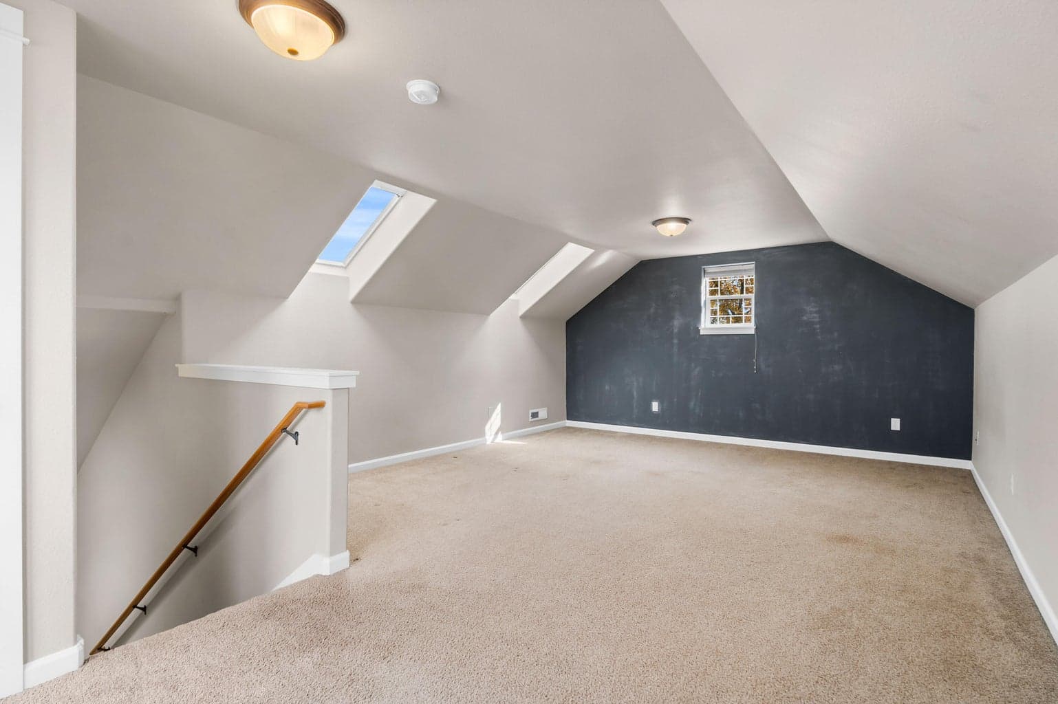 Photo of 2880 NE Rainier Drive 11 of 51