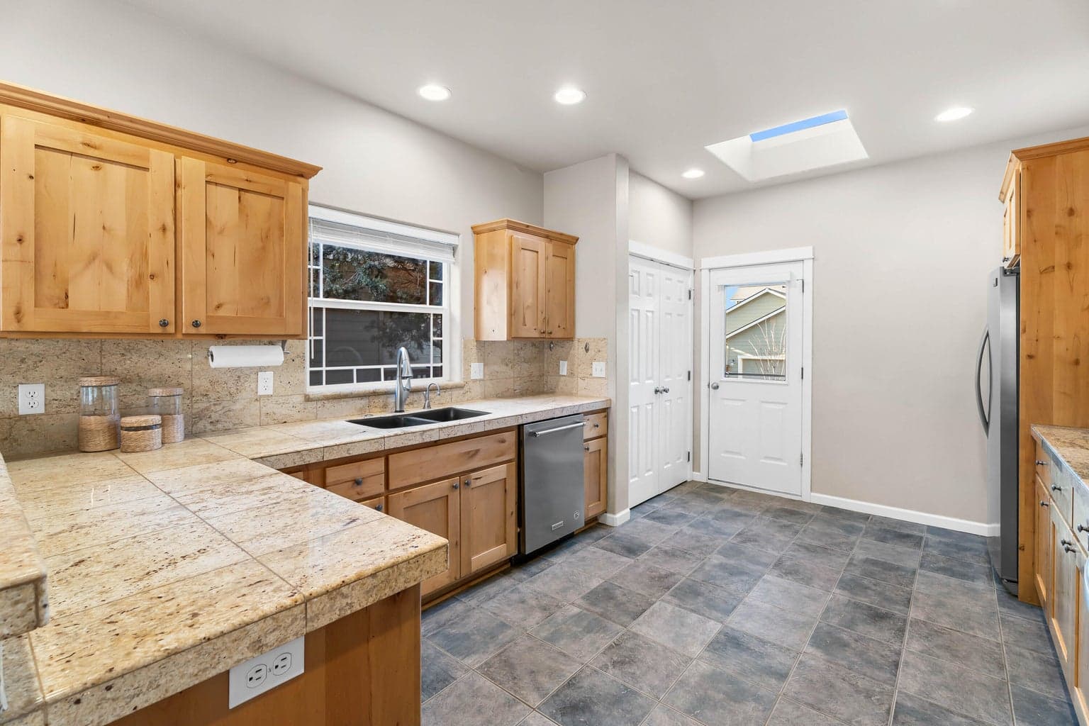 Photo of 2880 NE Rainier Drive 32 of 51