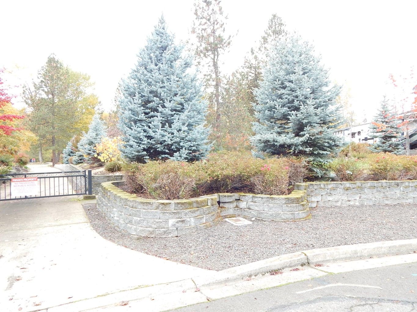 The Rogue Riviera Estates community walk to the river and boat ramp