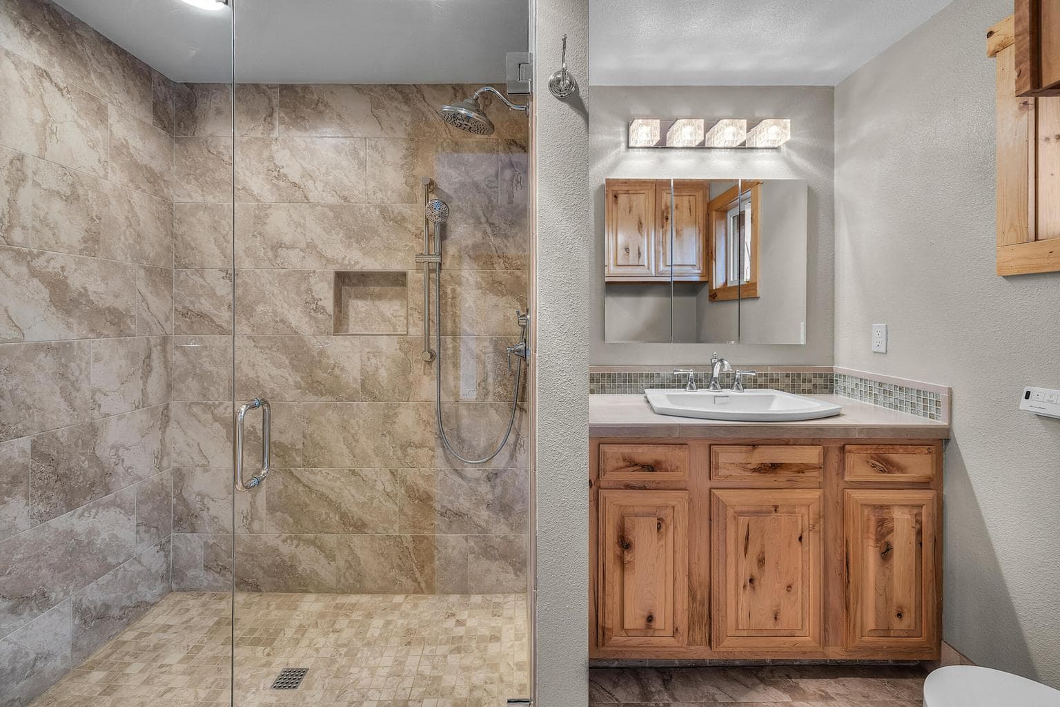 Photo of 5203 NW Greenwood Avenue 20 of 50