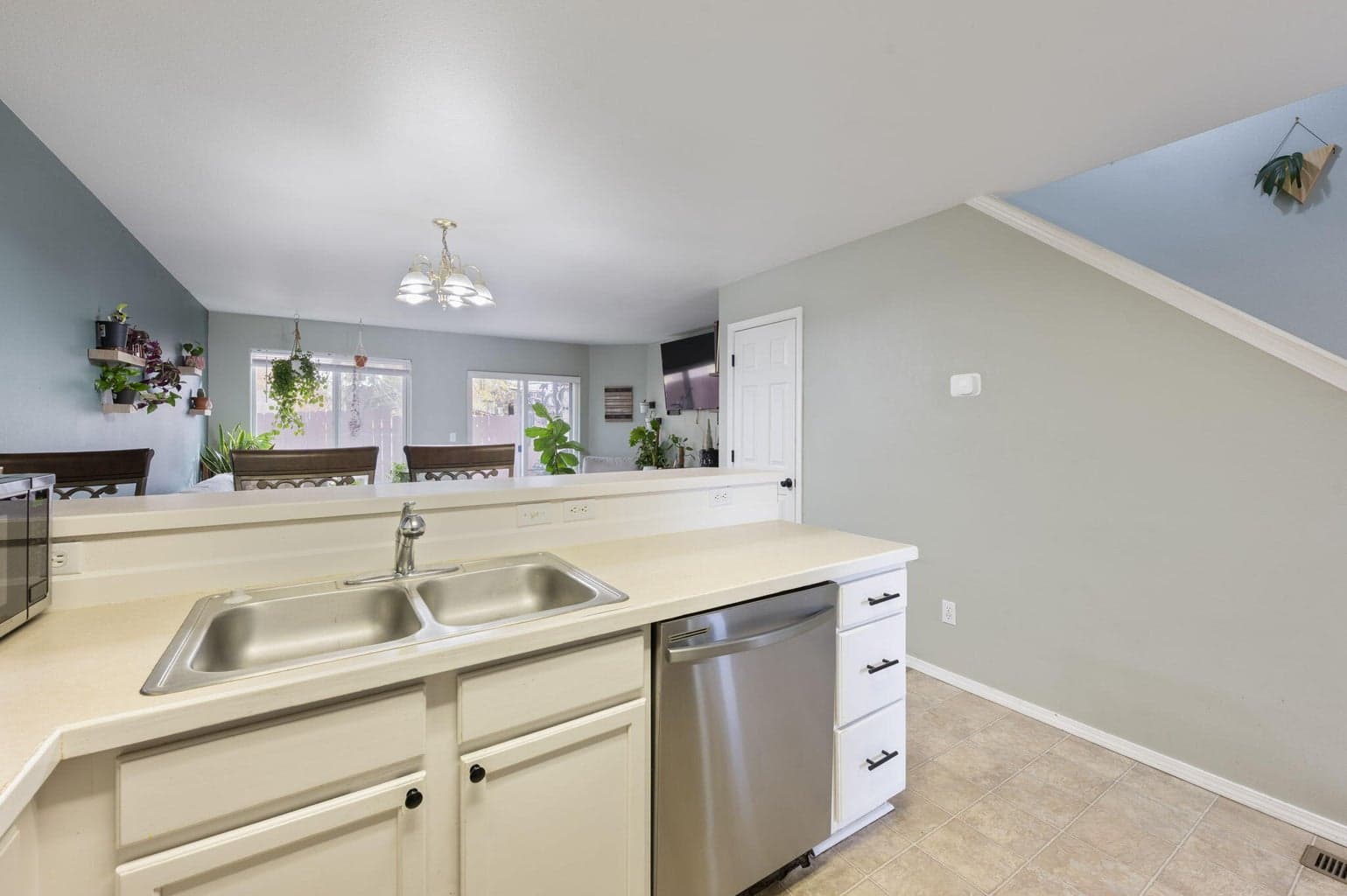 Photo of 2610 SW 23rd Street 7 of 28