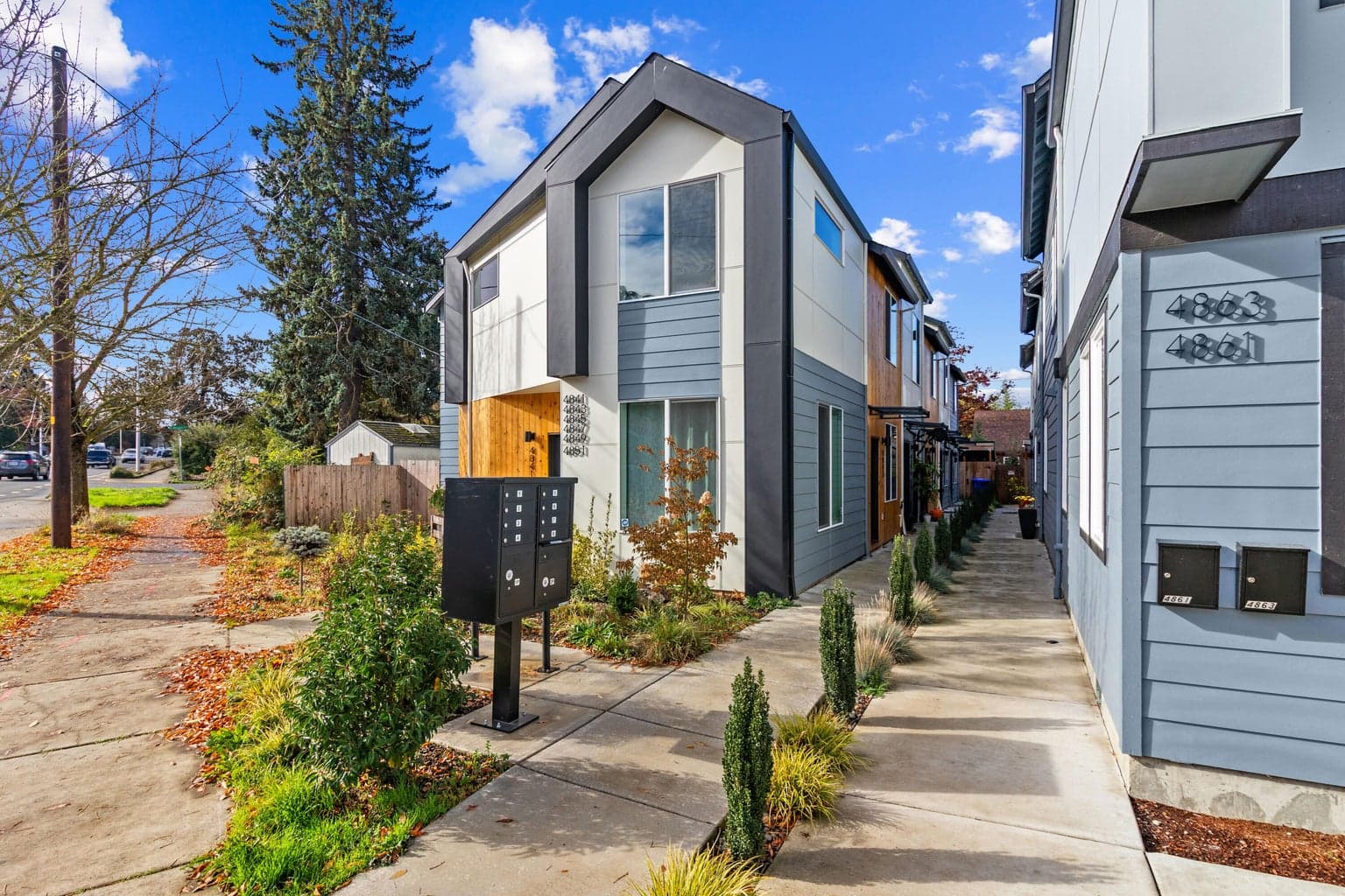 Photo of 4851 Cully 2 of 23