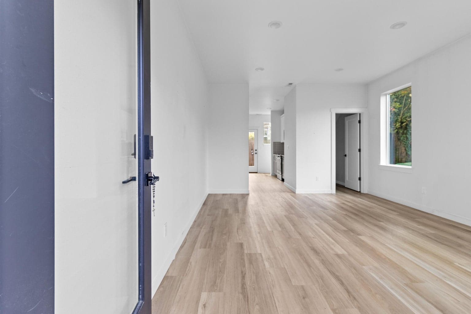 Photo of 4851 Cully 4 of 23