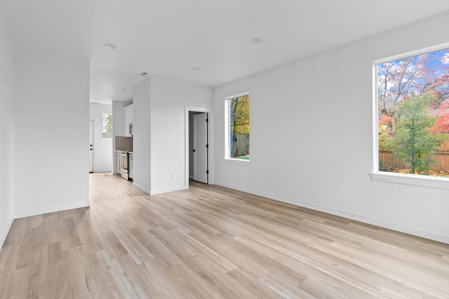 Photo of 4851 Cully 5 of 23