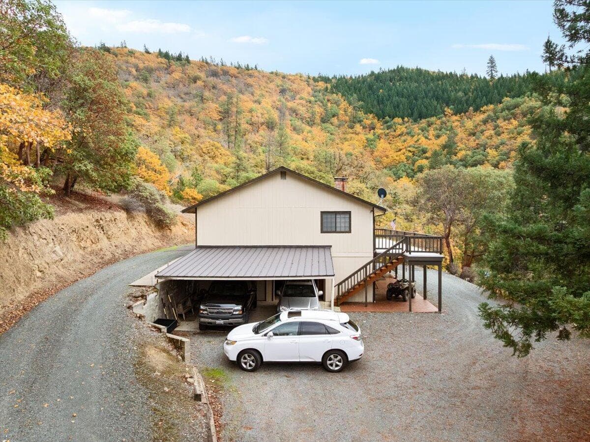 Photo of 3116 Wards Creek 4 of 31