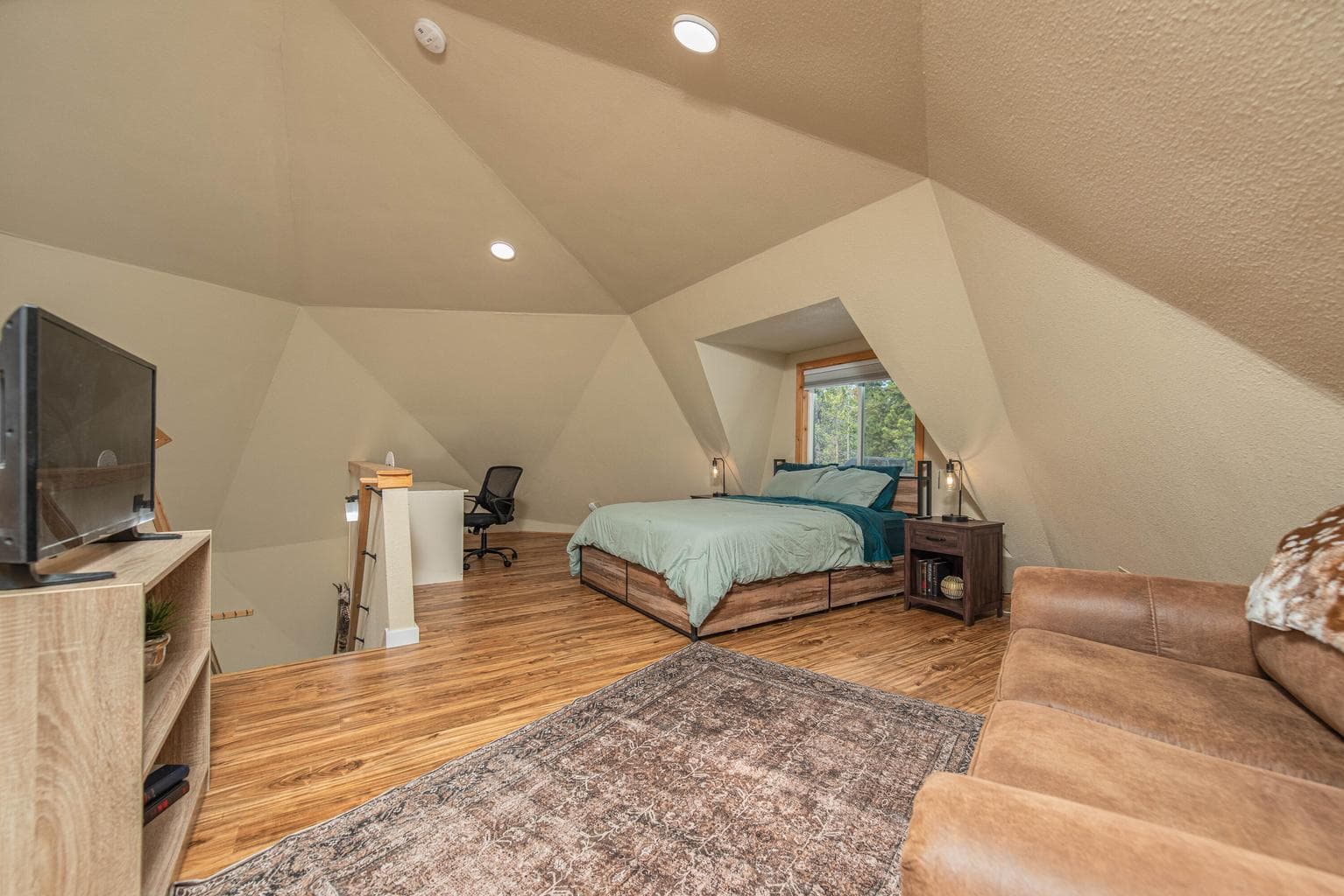 Photo of 52710 Santa Barbara Drive 16 of 36