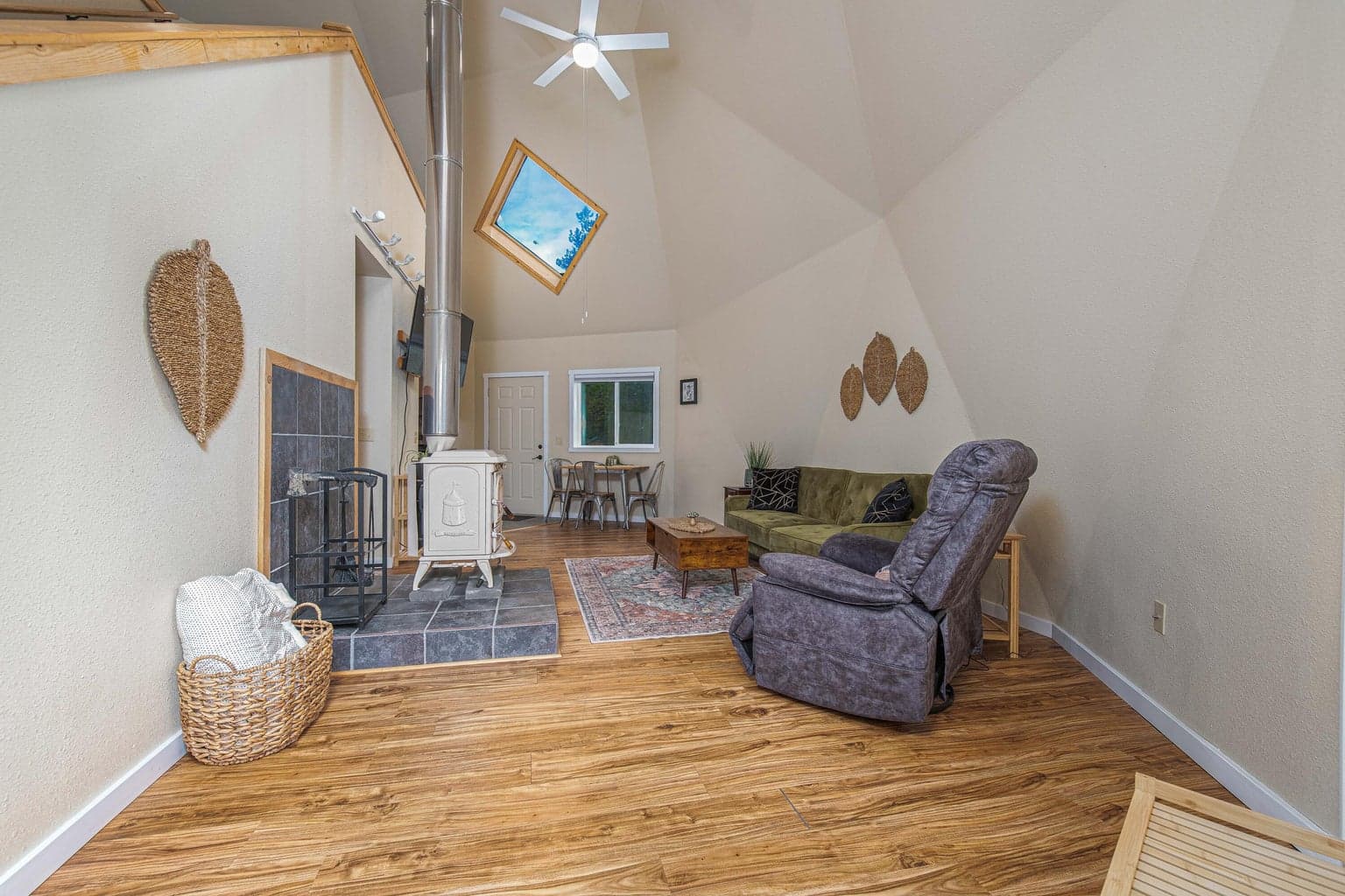 Photo of 52710 Santa Barbara Drive 8 of 36