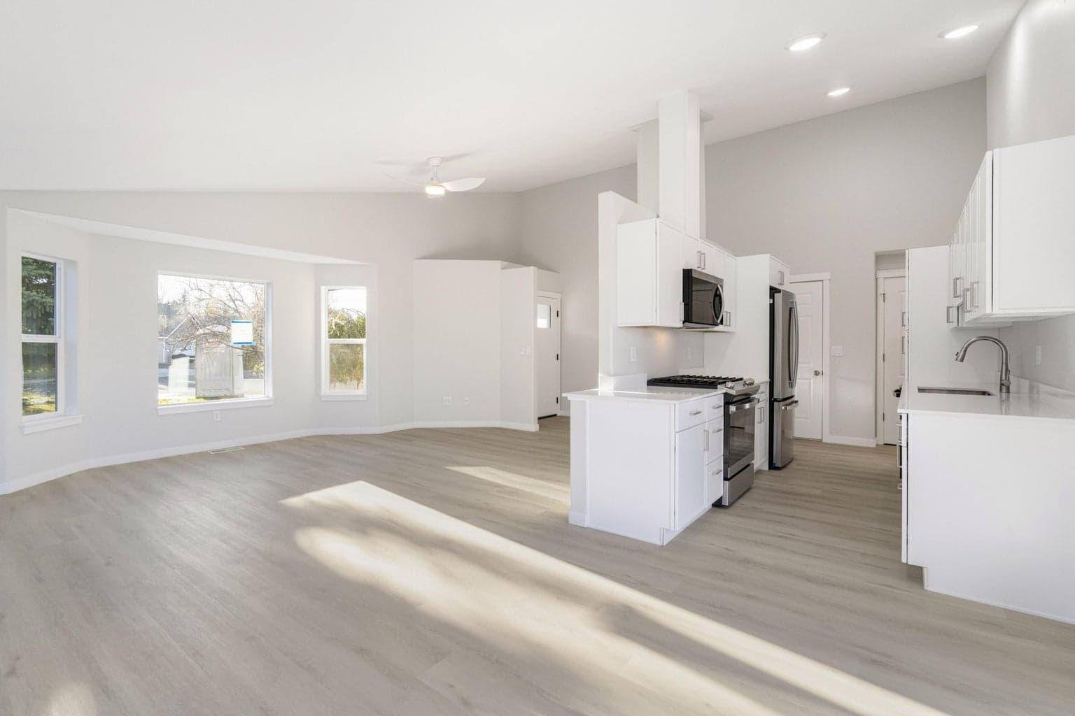 WOW! Look at all that natural light and the Vaulted Ceiling too!!