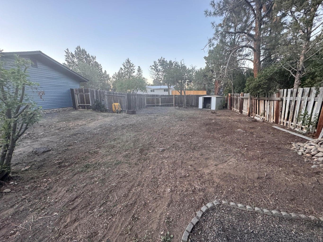 Additional double gate for access, area for grass, garden, shop, etc.