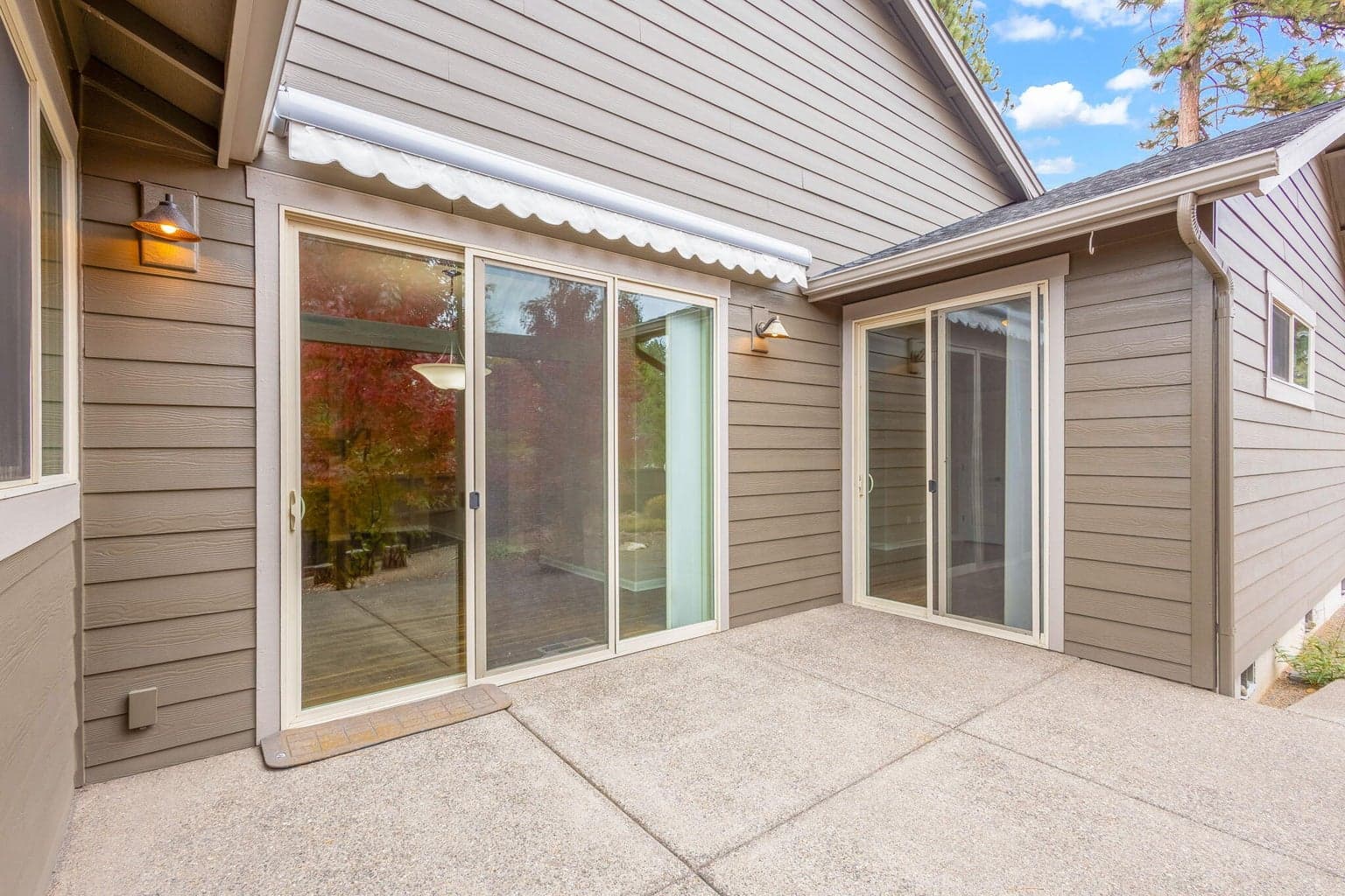 Patio with Electronic Awning