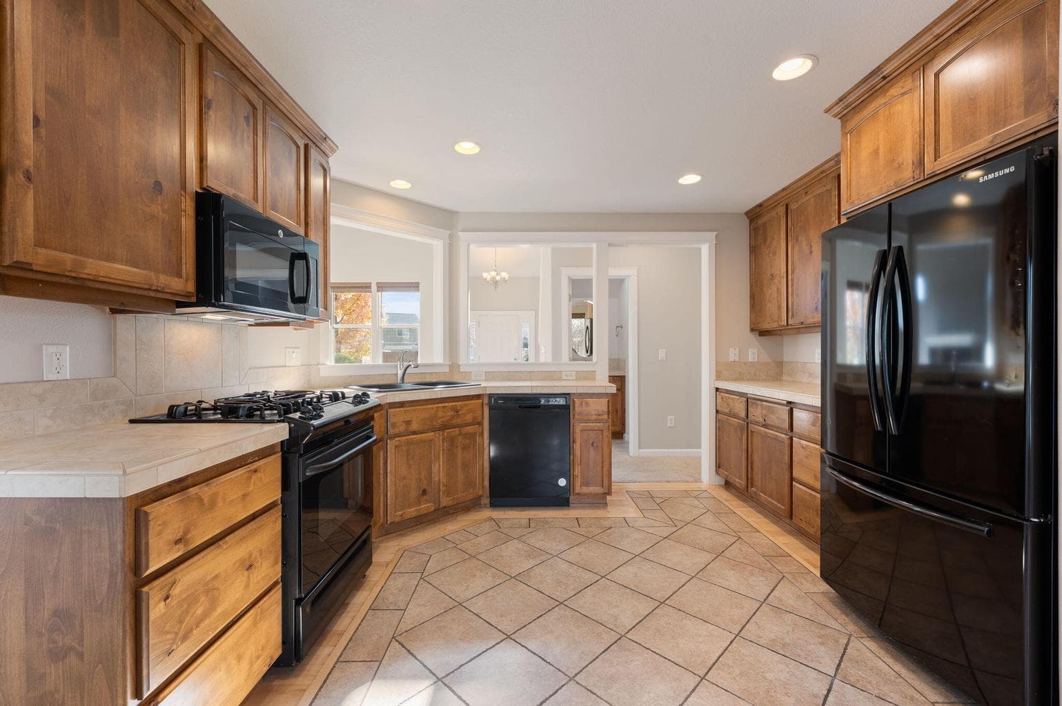 Photo of 2055 NW Larch Avenue 7 of 25