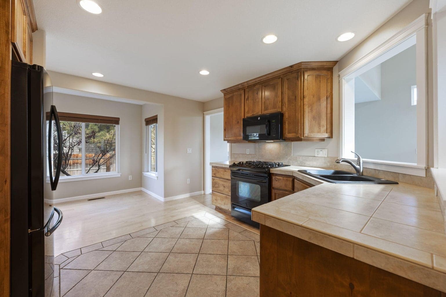 Photo of 2055 NW Larch Avenue 9 of 25
