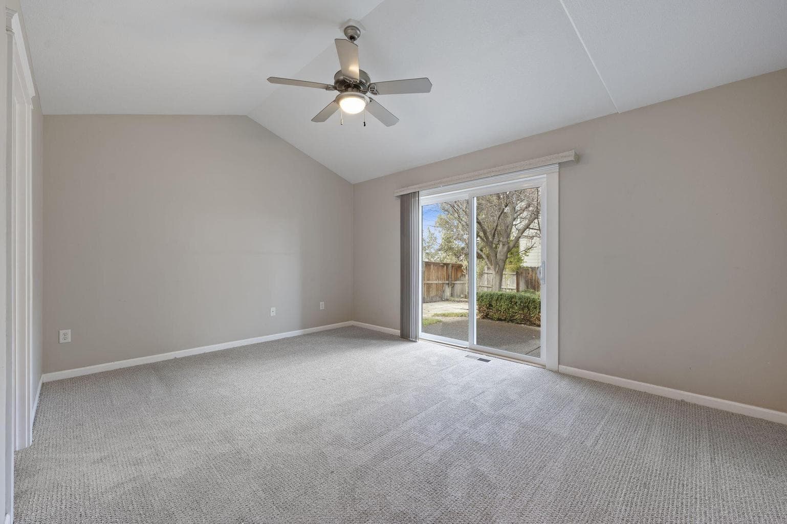 Photo of 2055 NW Larch Avenue 10 of 25