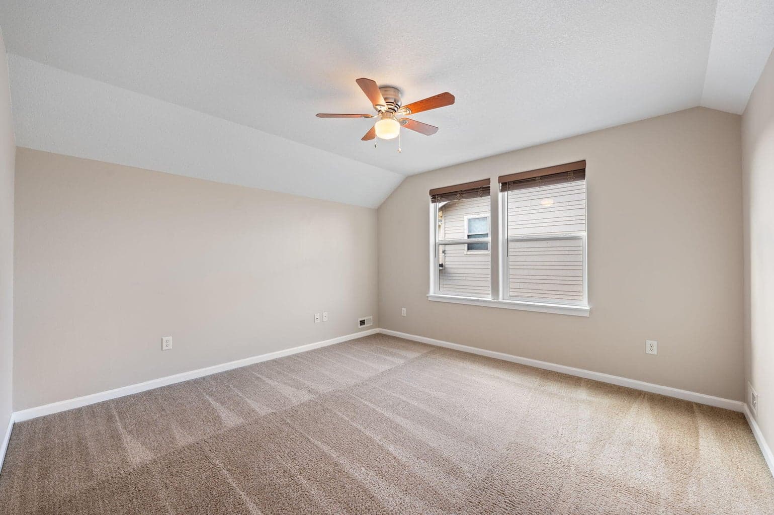 Photo of 2055 NW Larch Avenue 14 of 25