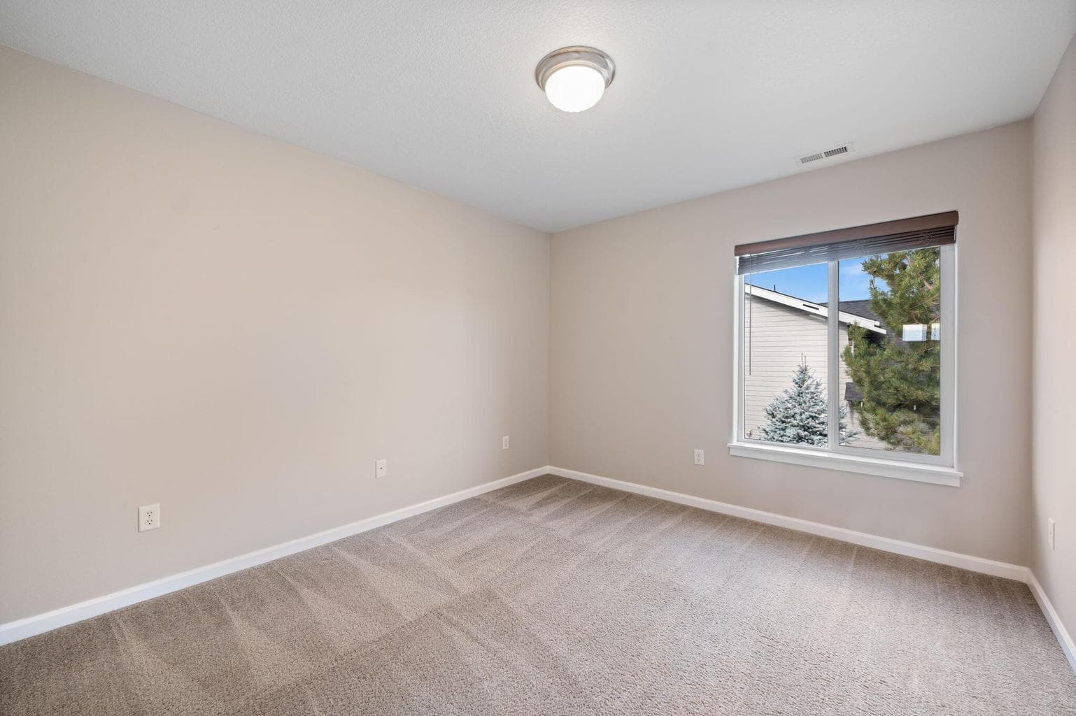 Photo of 2055 NW Larch Avenue 15 of 25