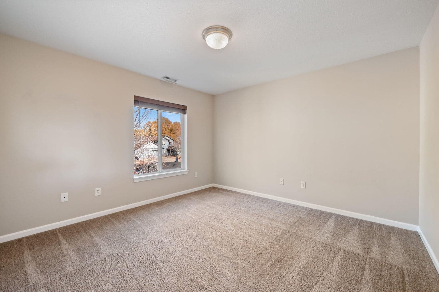 Photo of 2055 NW Larch Avenue 16 of 25