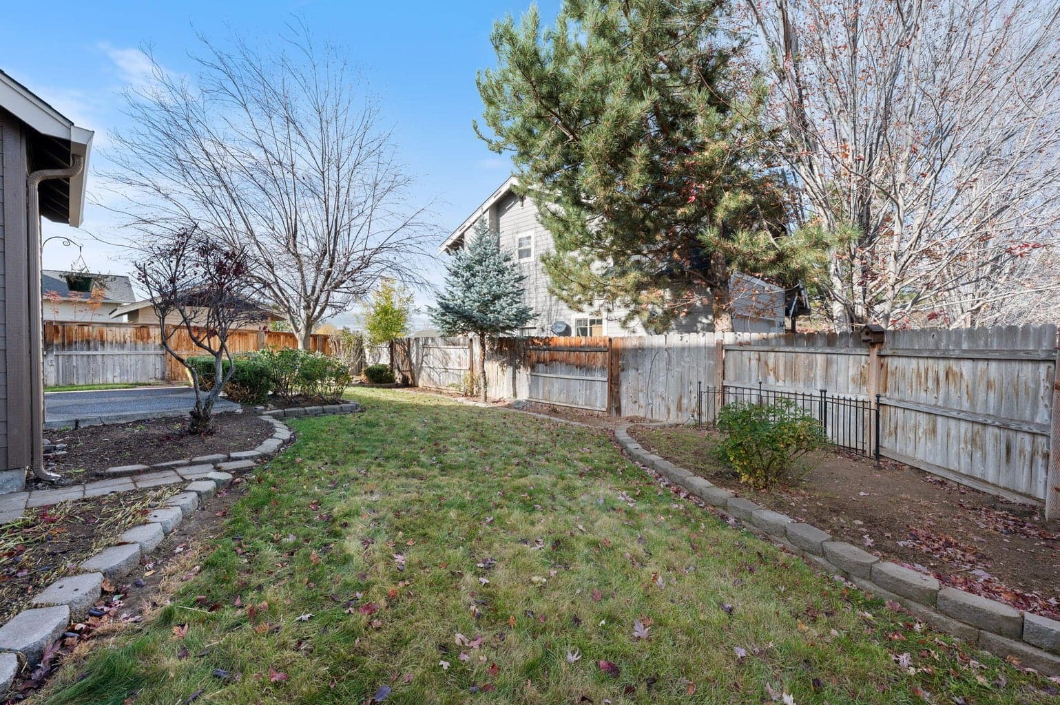 Photo of 2055 NW Larch Avenue 21 of 25