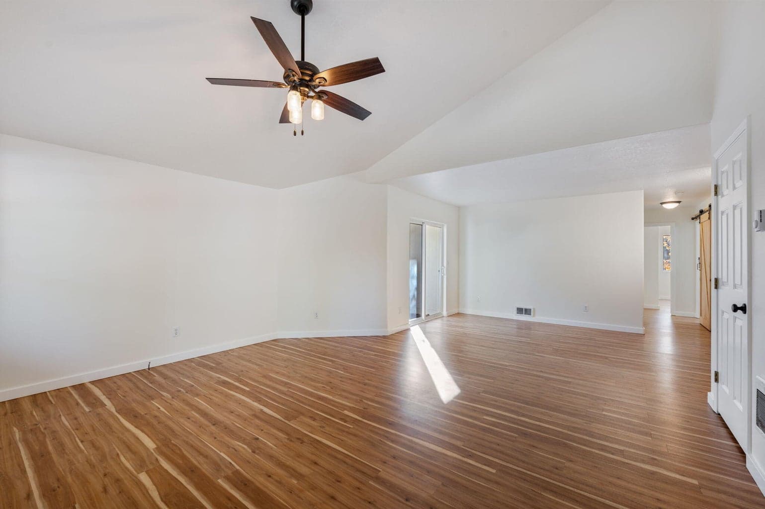 Photo of 1175 Chamberlain 4 of 19