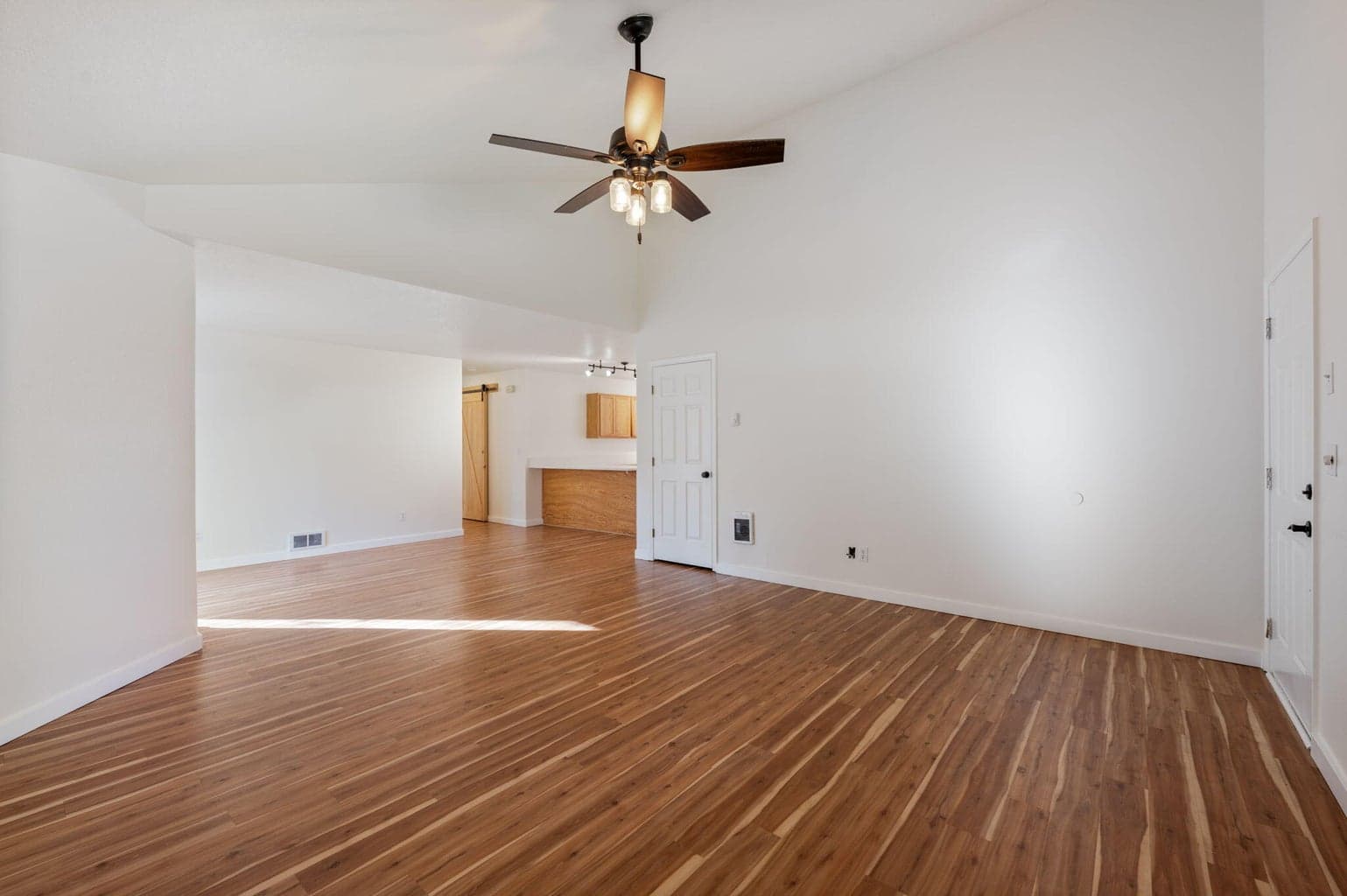 Photo of 1175 Chamberlain 5 of 19