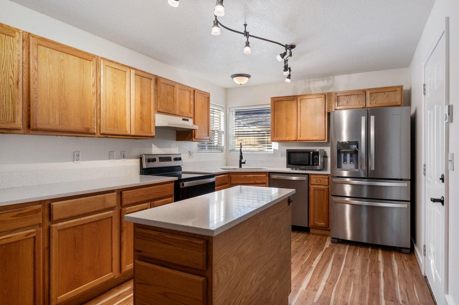 Photo of 1175 SW Chamberlain Street 8 of 19