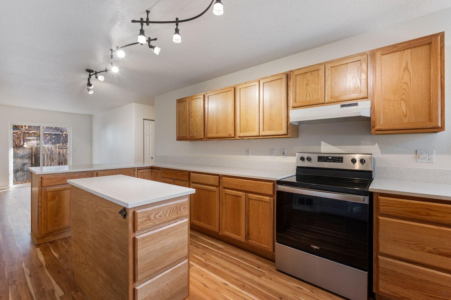 Photo of 1175 SW Chamberlain Street 9 of 19