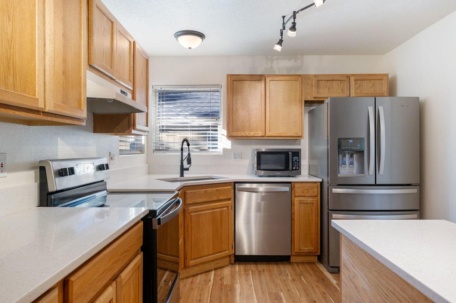 Photo of 1175 SW Chamberlain Street 10 of 19