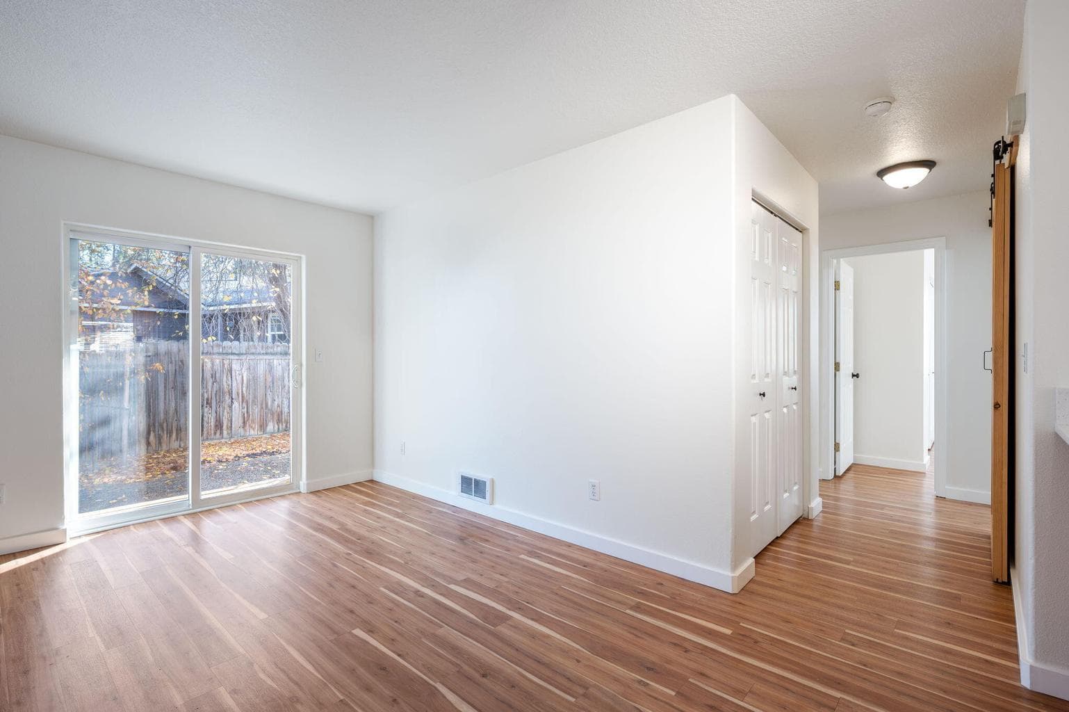 Photo of 1175 SW Chamberlain Street 11 of 19