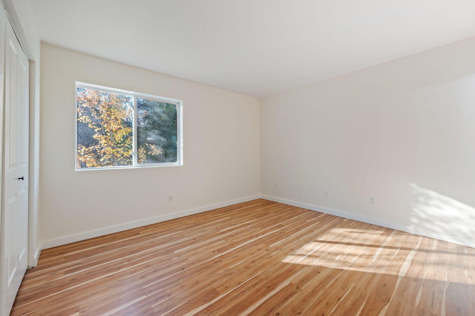 Photo of 1175 SW Chamberlain Street 16 of 19