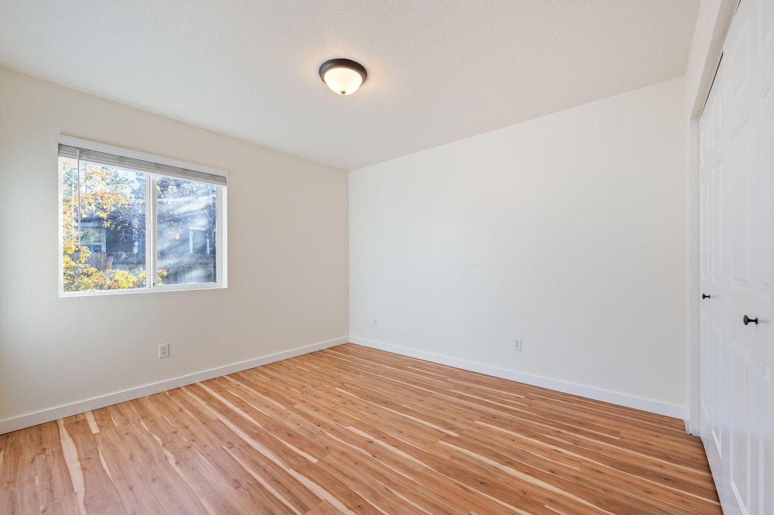 Photo of 1175 SW Chamberlain Street 17 of 19