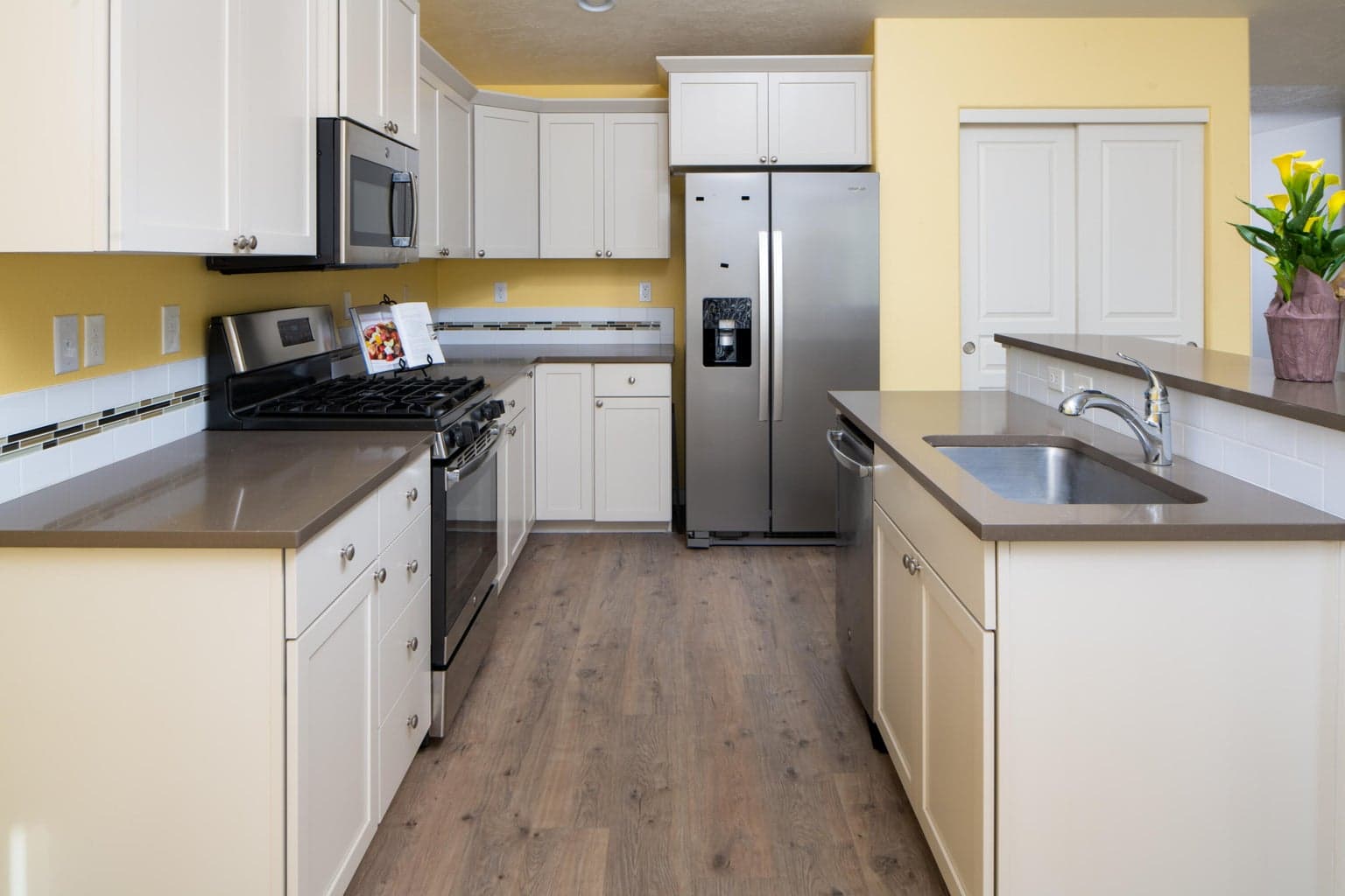 Photo of 2584 Hemlock 5 of 14