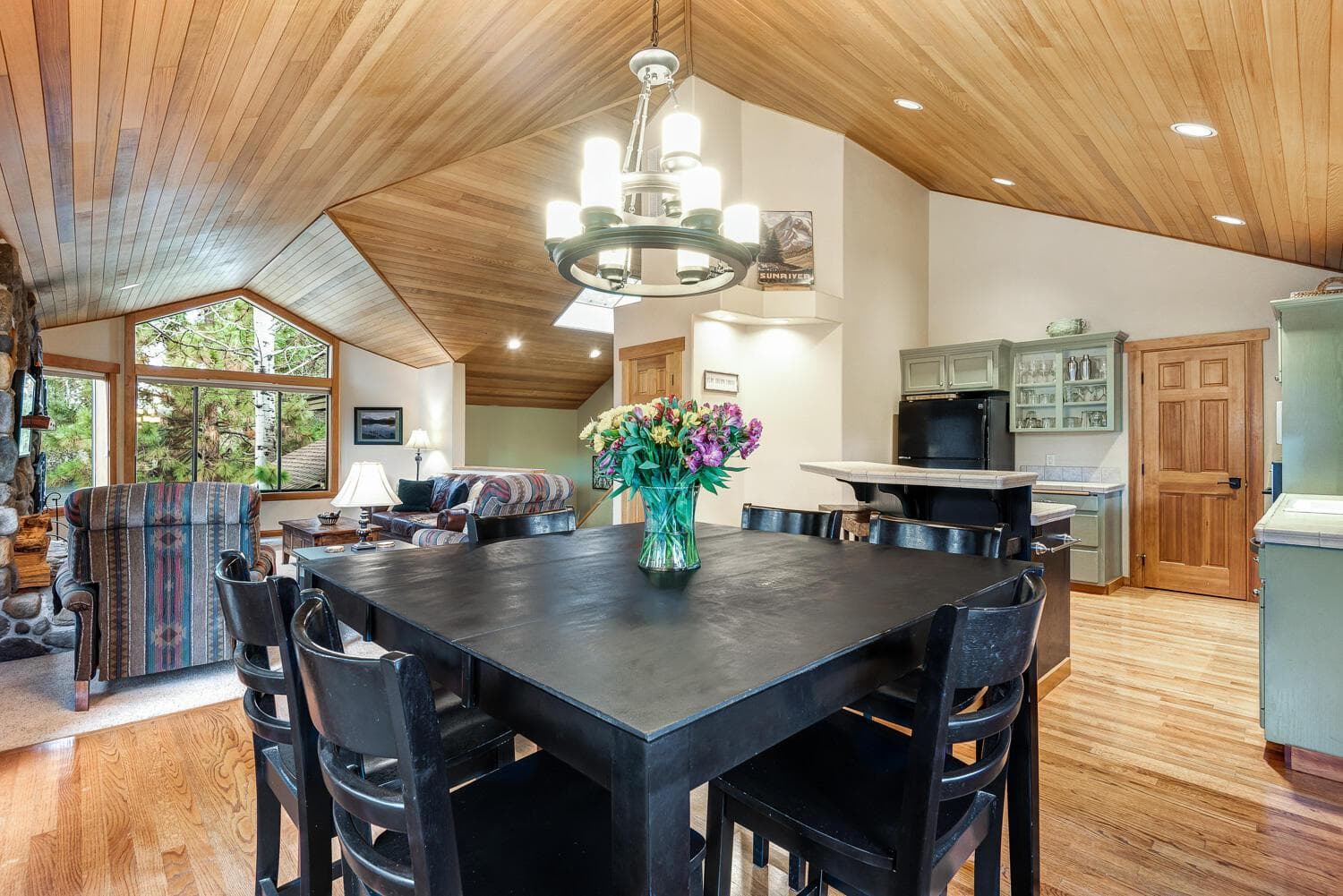 Photo of 18003 Hickory Lane 8 of 28