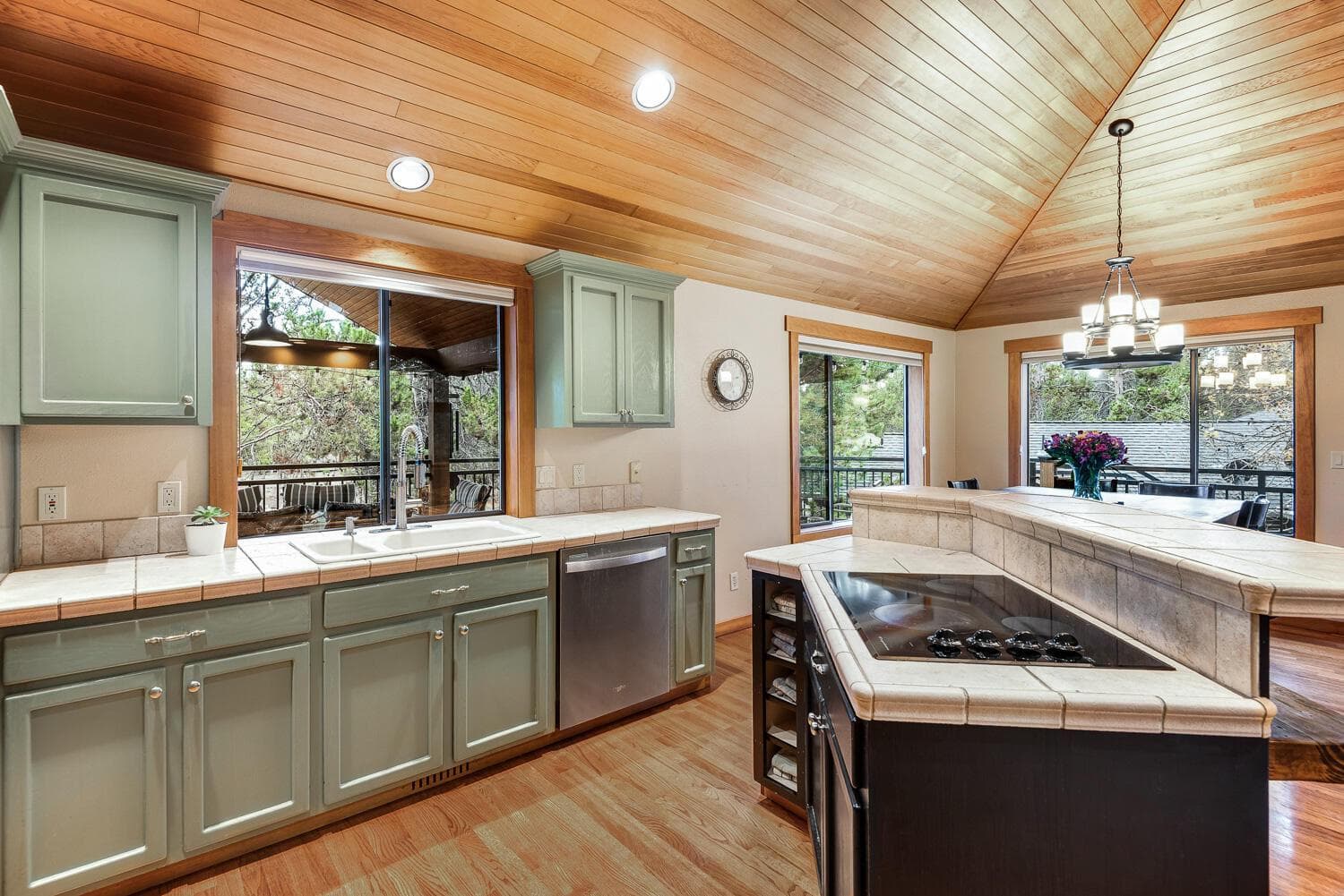 Photo of 18003 Hickory Lane 7 of 28