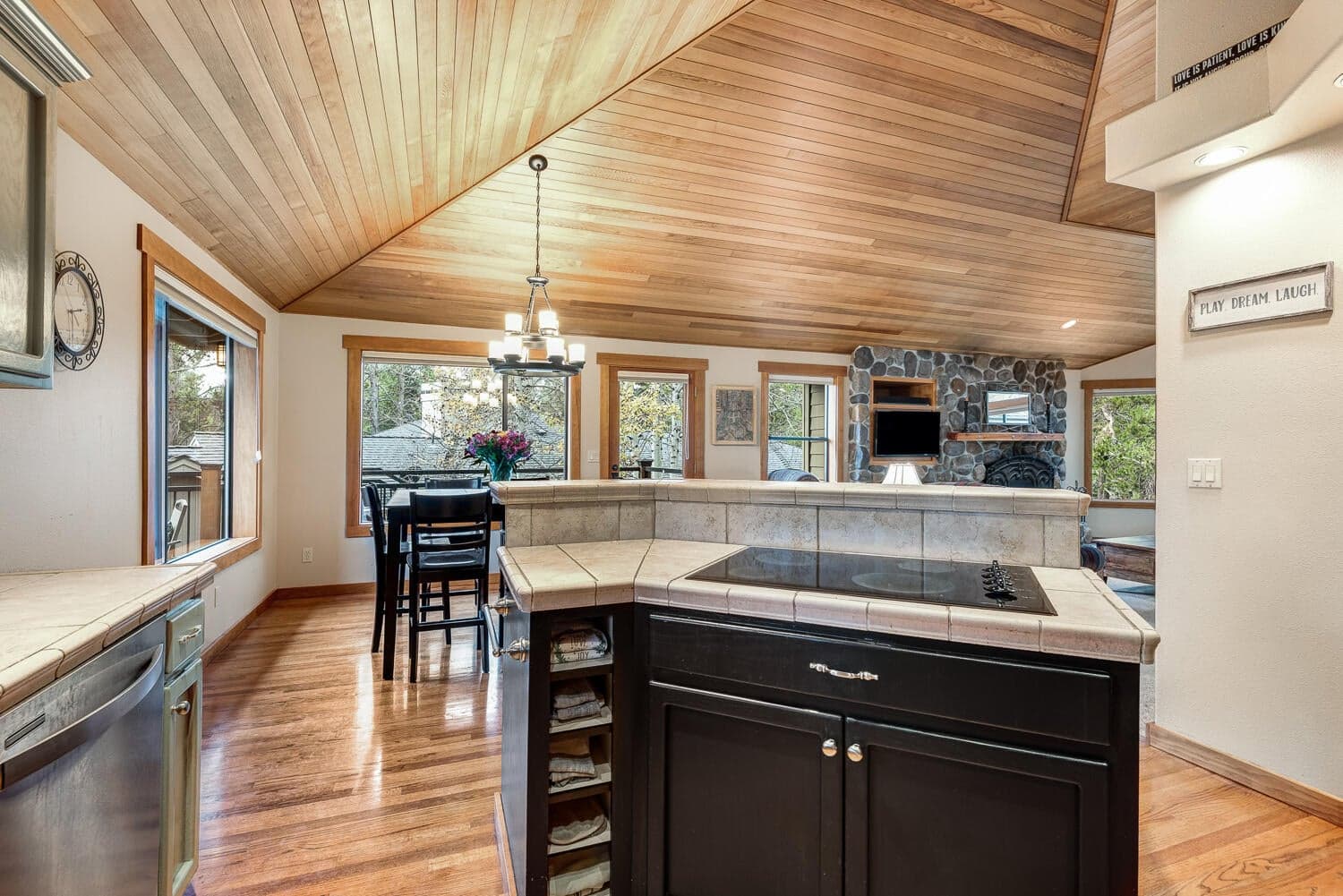 Photo of 18003 Hickory Lane 11 of 28