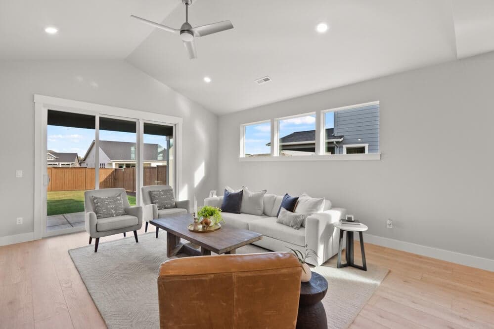 Photo of 4737 SW Coyote Avenue 8 of 28