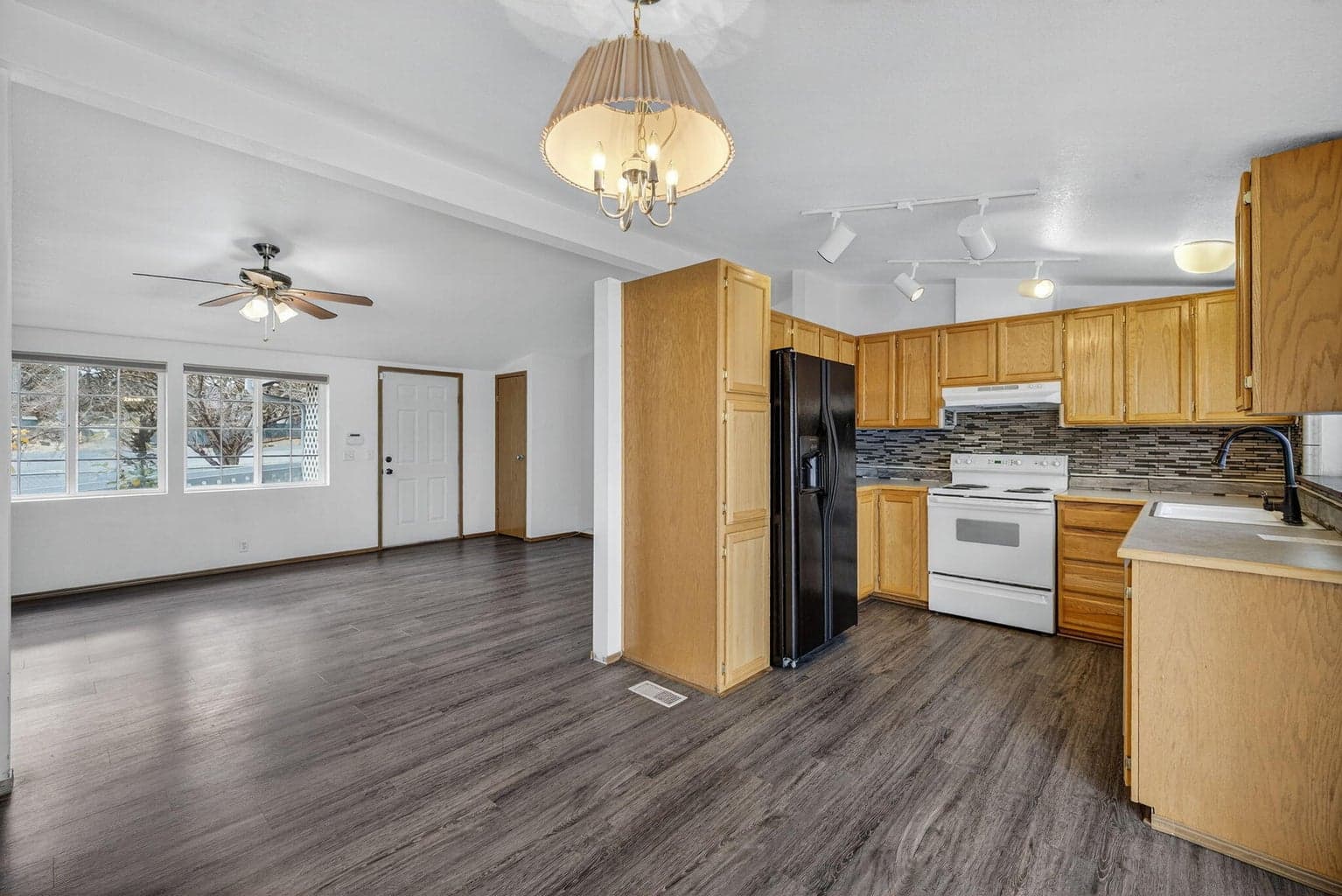 Photo of 609 SE Evergreen Avenue 9 of 35