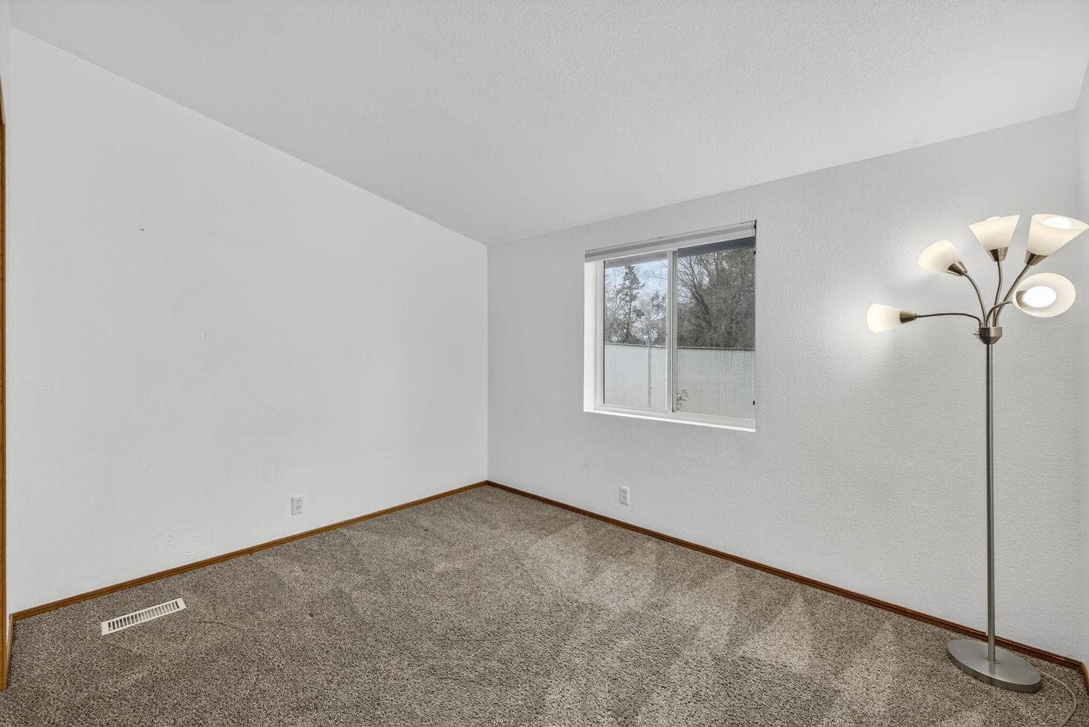 Photo of 609 SE Evergreen Avenue 21 of 35
