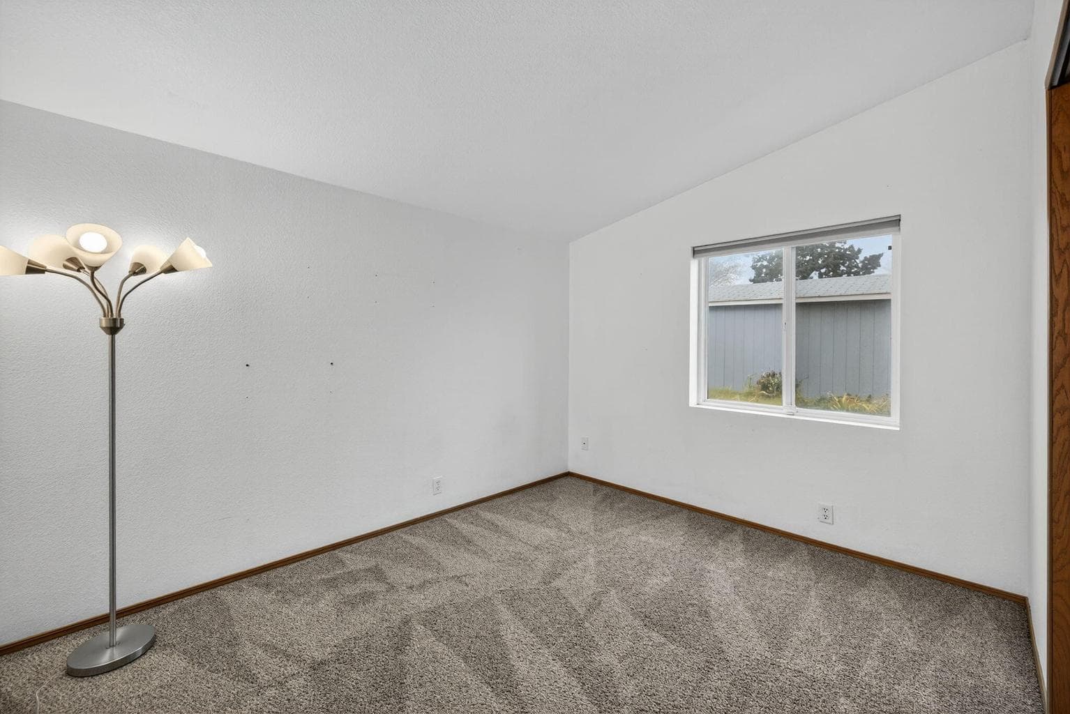 Photo of 609 SE Evergreen Avenue 23 of 35