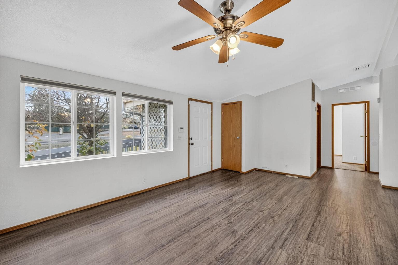 Photo of 609 SE Evergreen Avenue 7 of 35