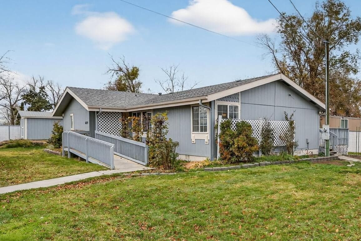 Photo of 609 Evergreen 2 of 35